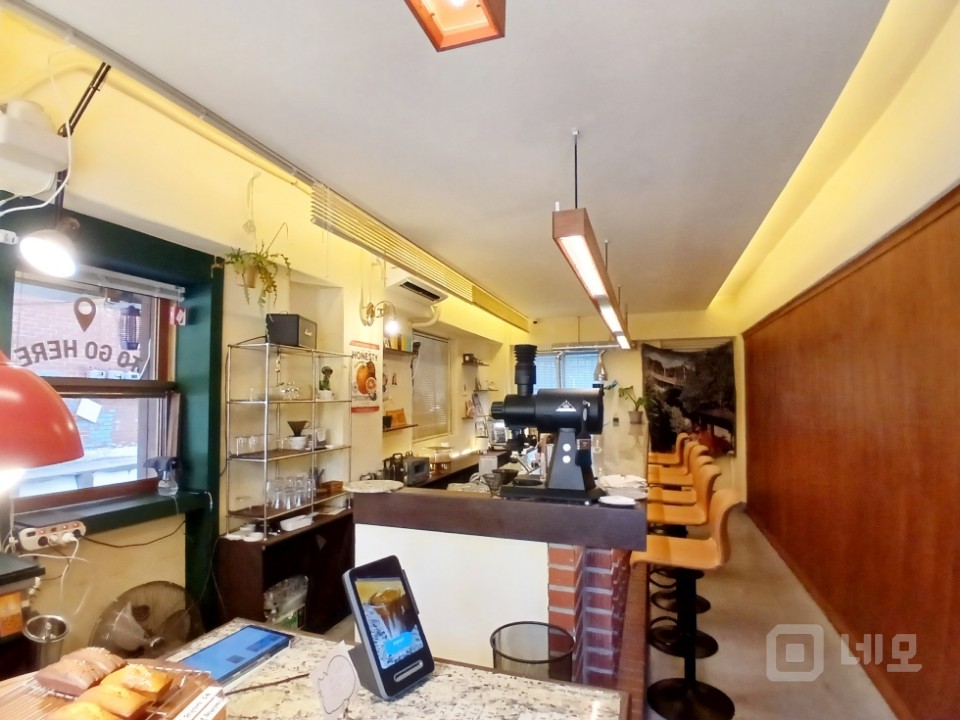 GATE 망원동 한강공원 초입에 위치한 코너노출 1층 상가 매물의 2번째 사진