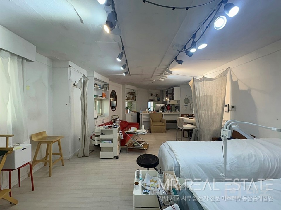 세로수길 중심 코너위치 가시성 우수.현뷰티샵 매물의 8번째 사진