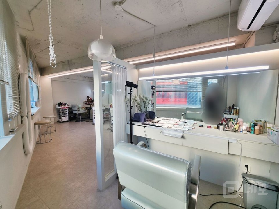 💄신사 세로수길 채광 좋은 뷰티샵💄 매물의 6번째 사진