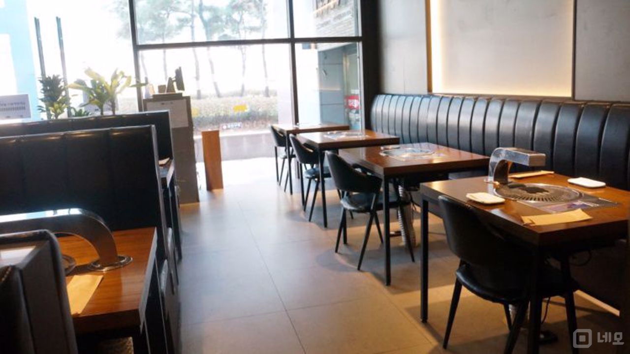 중심 상권, 유동 인구 많은 가산동 1층 상가 매물의 1번째 사진