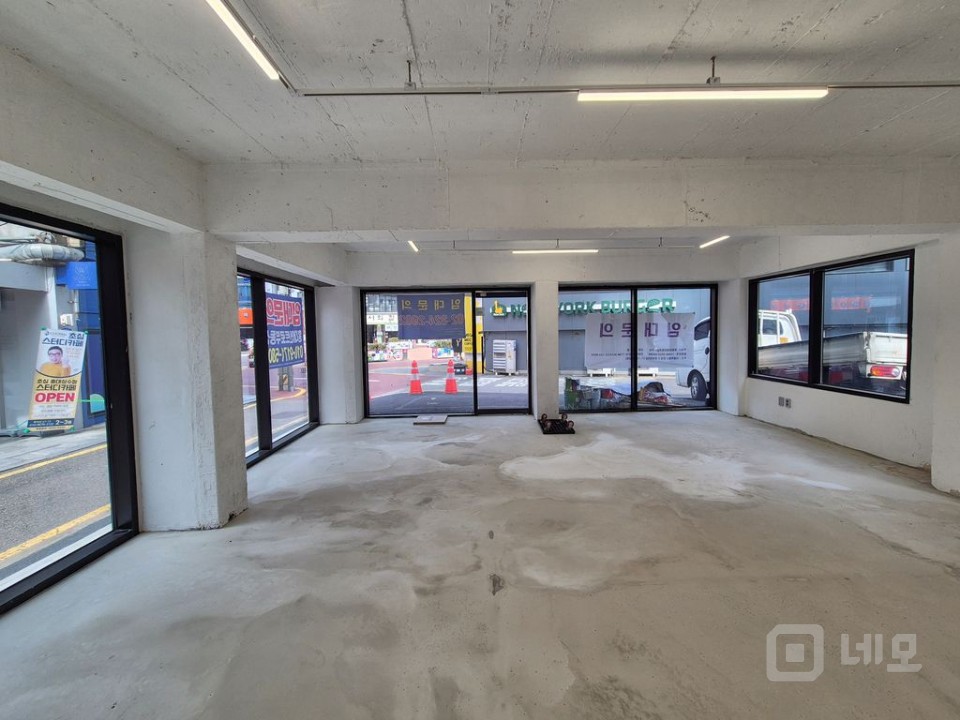홍대 레드로드 메인라인 무권리 1층 상가 매물의 3번째 사진