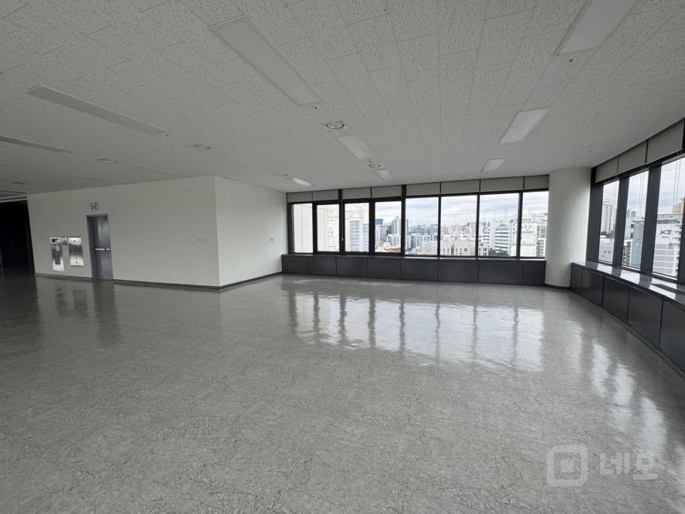 한강뷰 가성비 최고의 사무실 최고층 주차편리 강변북로 앞 매물의 12번째 사진