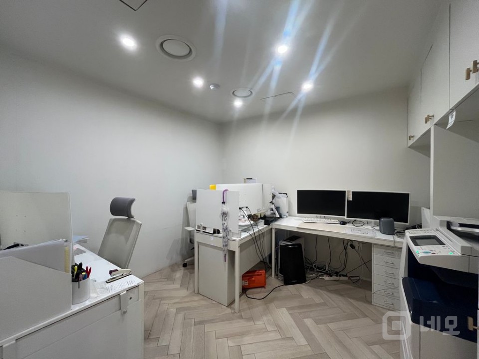 인테리어, 시설 완비 된 상가, 사무실, 3면 창으로 개방방 우수 매물의 6번째 사진