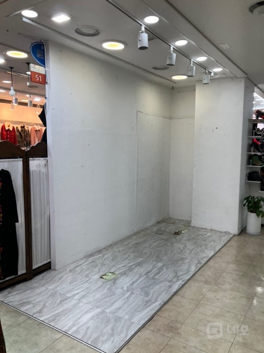 천호동 로데오거리 입구 나비빌딩 내 2층 상가 매매 임대차 구합니다 매물의 2번째 사진