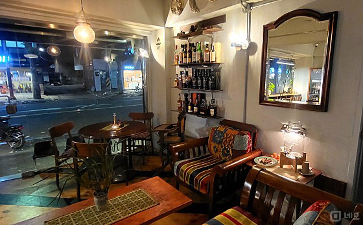 망원동 복합상권에 위치한 BAR 매물의 2번째 사진