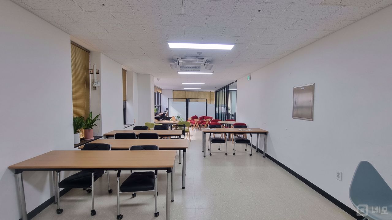 양재역 역세권에 위치한 채광 우수한 사무실 매물의 2번째 사진