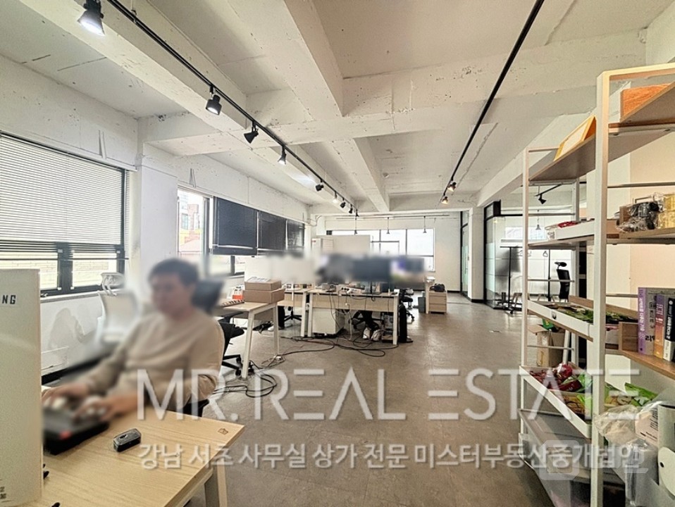 신논현도보 2분.인테리어ACE사무실.엘베.테라스있음.주차편리 매물의 8번째 사진