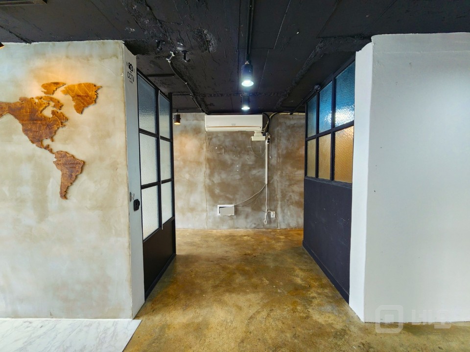 외부는 핫플, 내부는 집중 공간  상수동 오피스의 균형 매물의 9번째 사진