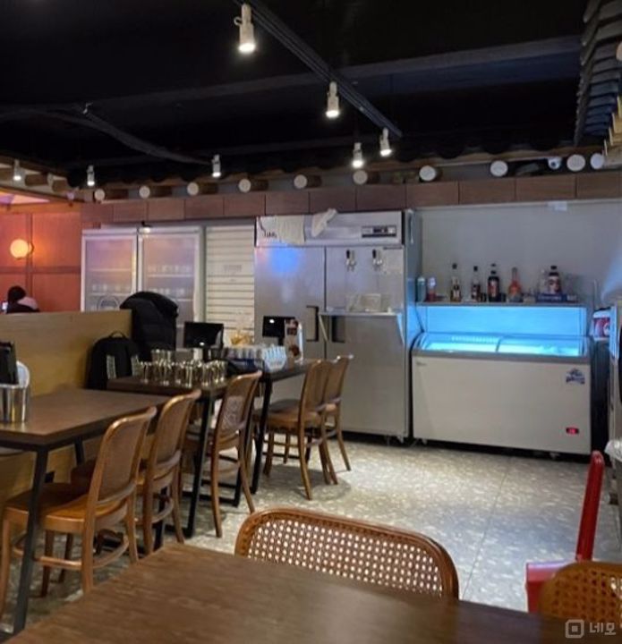 유동 인구 많은, 노량진역 앞 먹자골목에 위치한 1층 호프집 매물의 2번째 사진