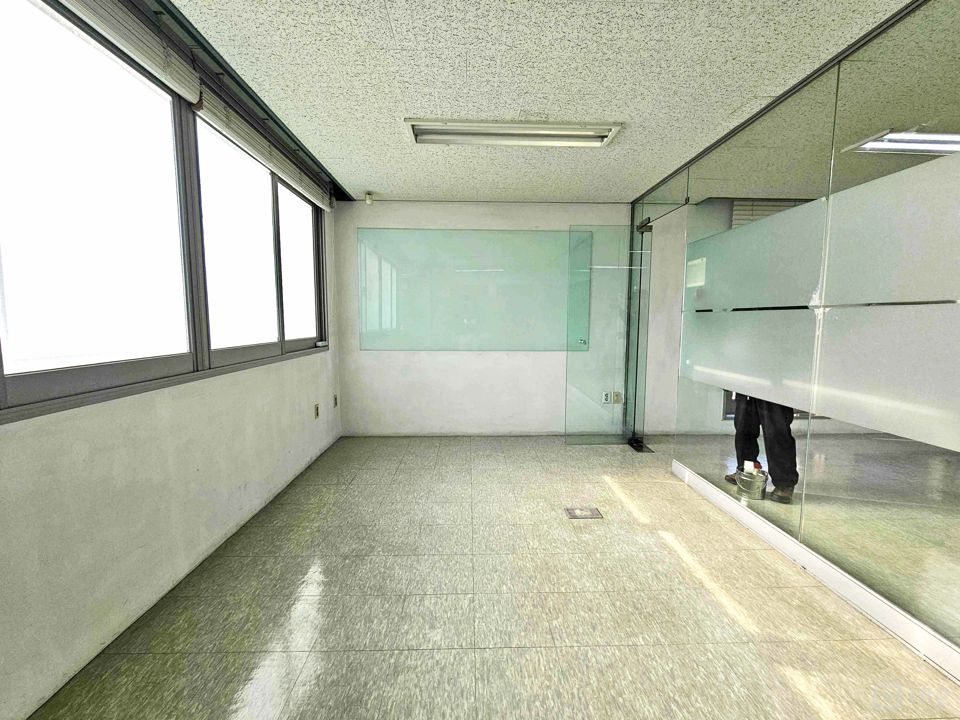 I세븐I 홍대입구역5분 깔끔한 컨디션 바로업무가능 내부룸 주차0 매물의 5번째 사진