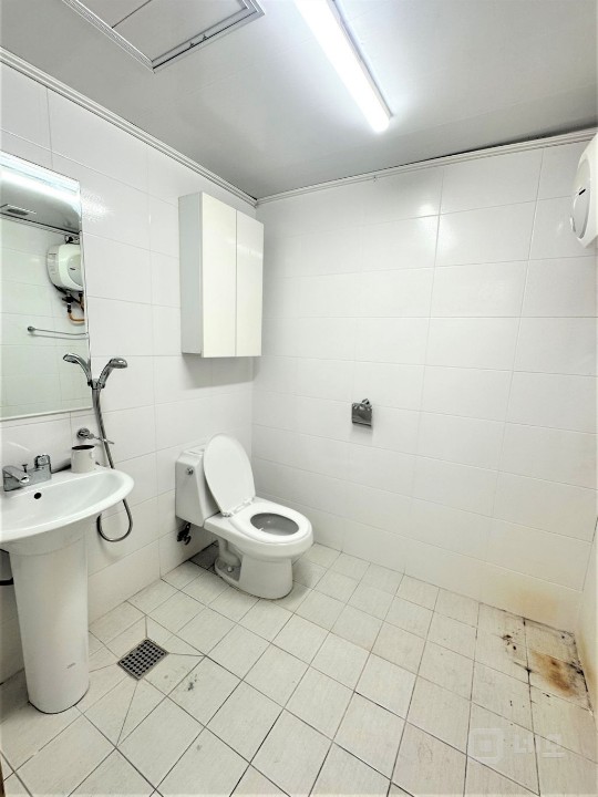 유동인구 좋은 5층 실사진 매물의 2번째 사진