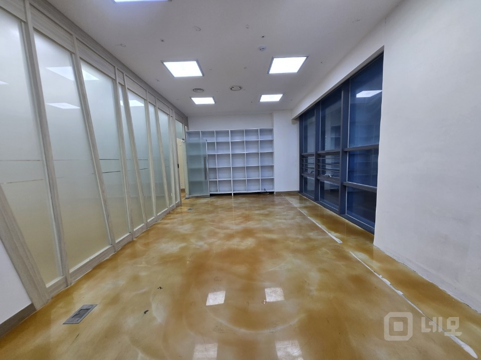 50평대 가산디지털단지역 초역세권 .즉시입주.인테리어 좋음 매물의 7번째 사진