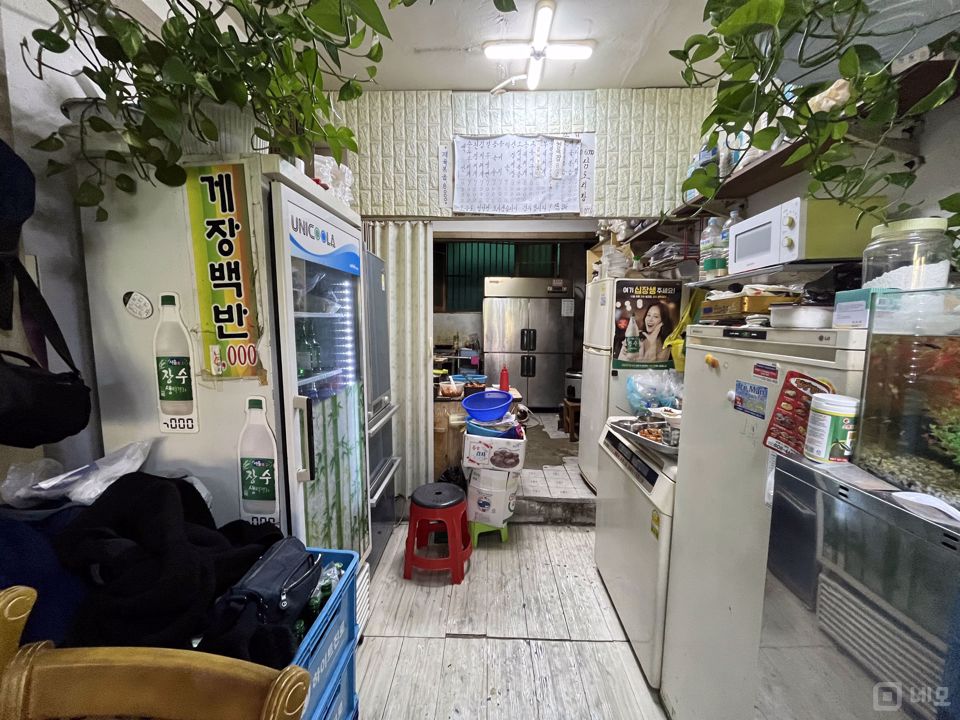 권리금 저렴한, 시흥동 주택가 도로변에 위치한 1층 음식점 매물의 1번째 사진