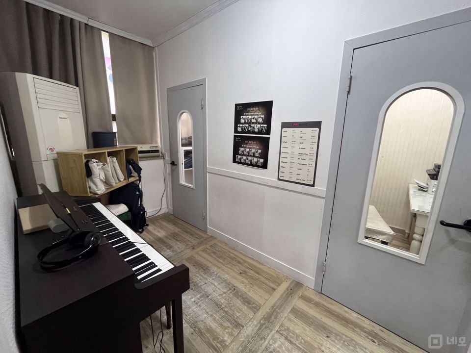 신정동, 월세 저렴한 목일중학교 후문 앞 대단지아파트 내 입점 2층 학원 매물의 2번째 사진