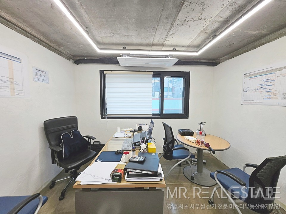 양재역5분.세련된디자인.소형사무실.내부올수리.초ACE.가성비甲 매물의 6번째 사진