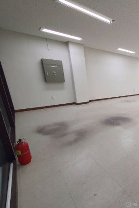 반곡동 접근성 좋고 내부 깔끔한 상가, 사무실 매물의 3번째 사진