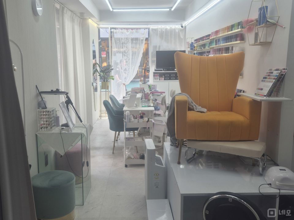 반포동 꾸준한 신규 고객 유입, 안정적인 상권 네일샵 임대 매물의 2번째 사진