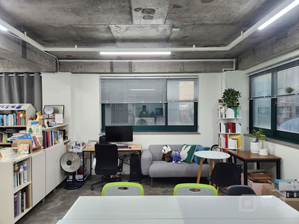 합정·상수 더블역세권, 벚꽃 대로변, 감성 오피스 L 매물의 1번째 사진