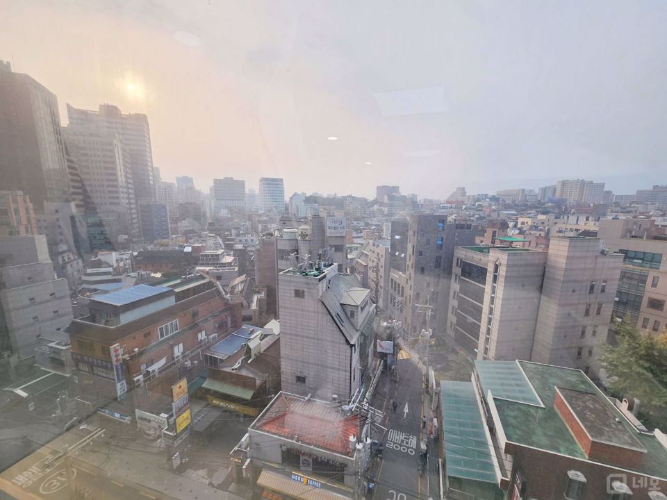 13평 넓은 직사각형 구조의 사무실 매물의 8번째 사진