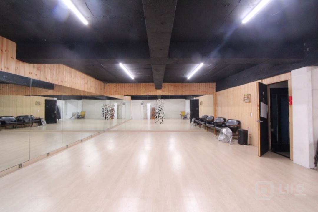 ● 무권리 홍대댄스연습실 임대 !! 룸1개 매물의 1번째 사진