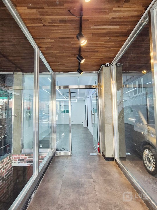 신축급 외관 편리한 1층 사무실 깔끔한 내부 공간 매물의 11번째 사진