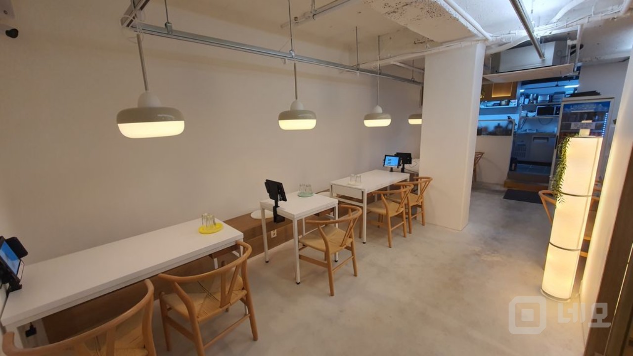 직장인 수요 풍부한 가로수길 이면 상가 매물의 5번째 사진