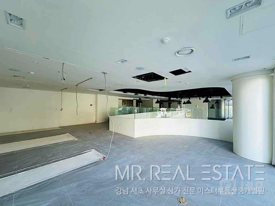 1층 대로변상가.층고4m이상.복층.노출최상.권리무 매물의 7번째 사진