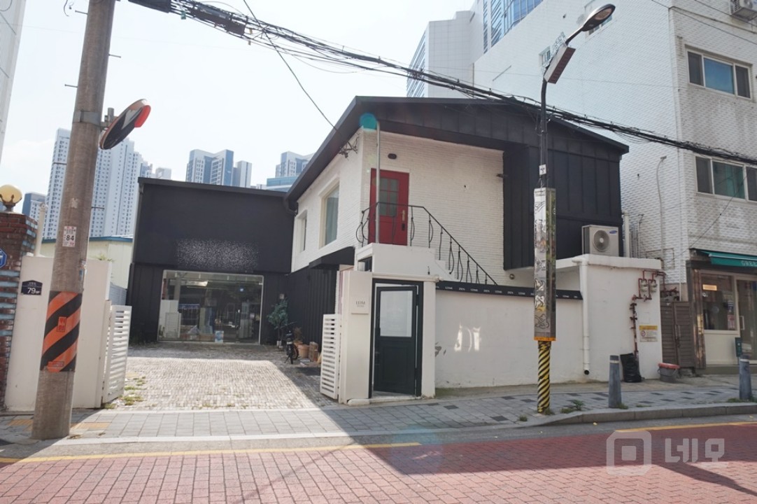 앞마당이 있는 통임대 주차4대 다용도로 활용가능 매물의 1번째 사진