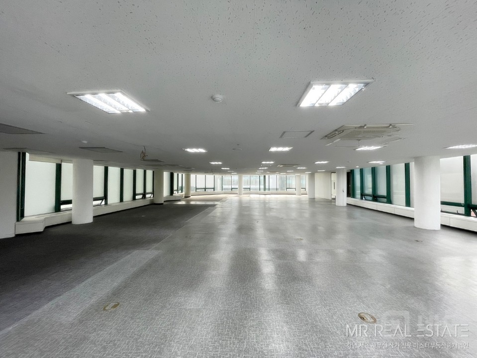 도산공원사거리.대로변건물.주차4대가능.대형평수 매물의 5번째 사진