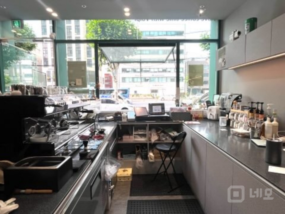초역세권 대로변으로 가시성좋은 1층 카페 매물의 3번째 사진
