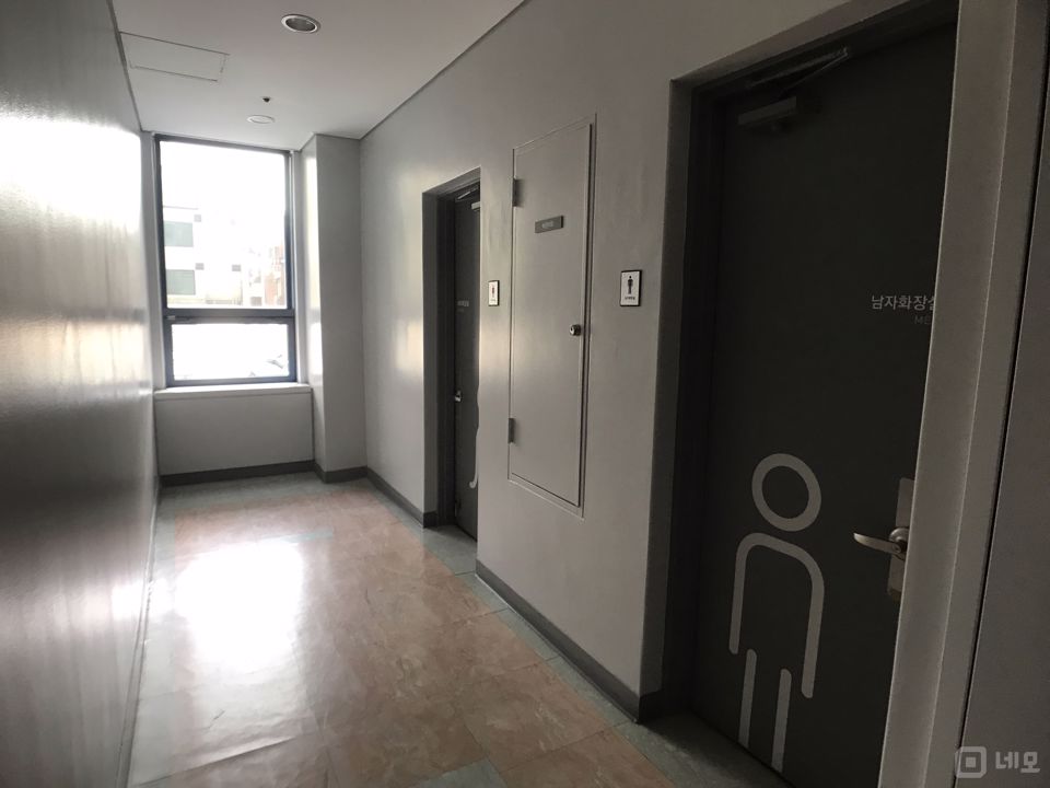 홍대입구역 초역세권 깔끔하고 넓은 사무실 공실 매물의 7번째 사진