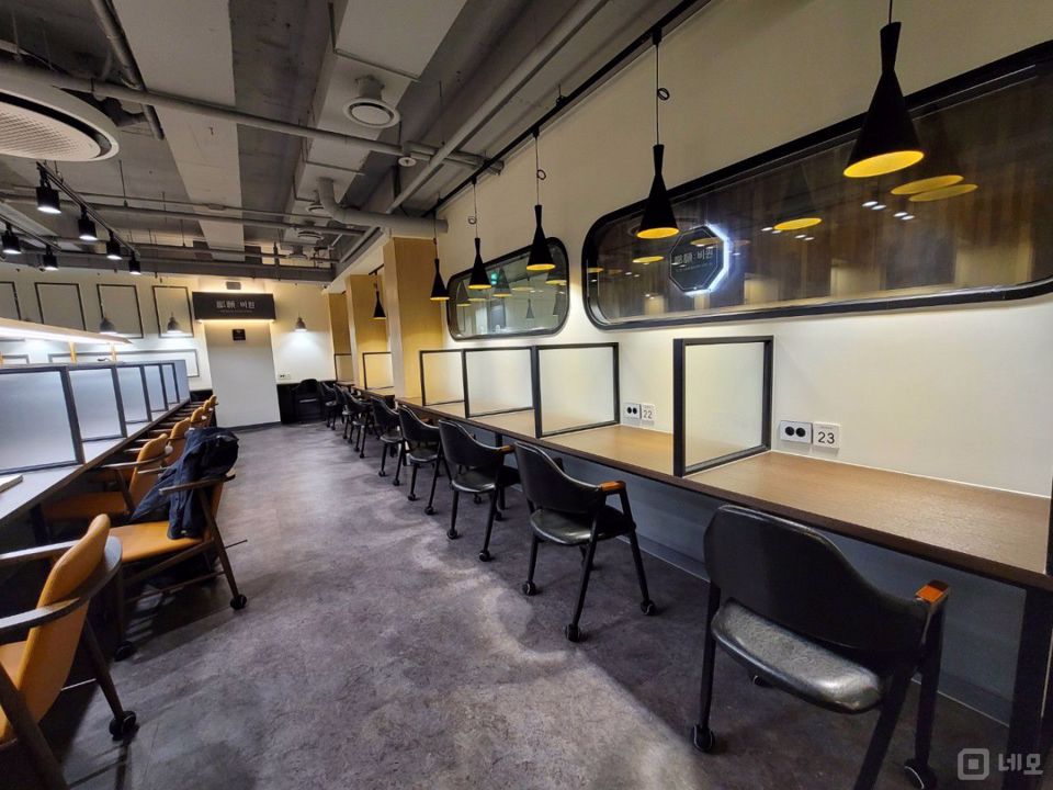 4.19민주묘지역 역세권, 초,중,고,대학교 인근 위치한 스터디 카페 매물의 2번째 사진