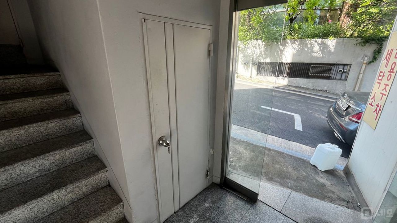 8차선 대로변 1층 상가 입니다. 광고효과 좋습니다. 매물의 19번째 사진