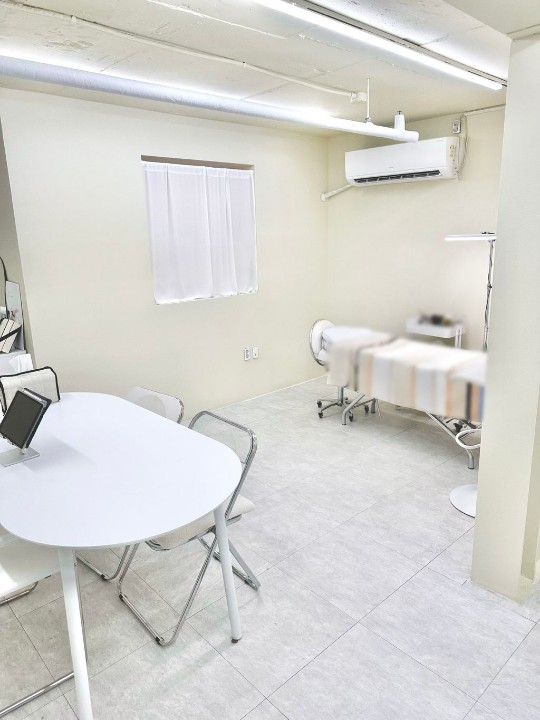 홍대입구역 인근 소형 점포 매물의 1번째 사진