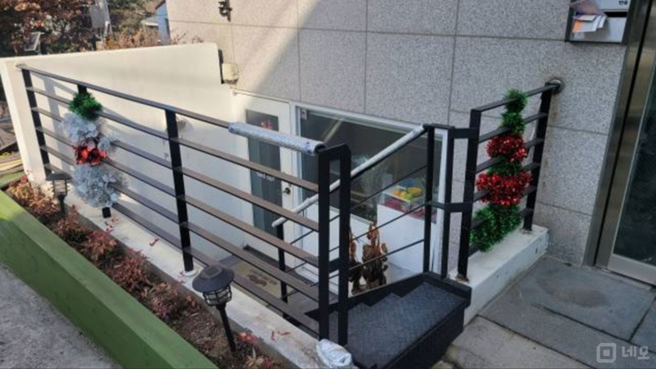 매장앞 테라스가 있어 공간활용이 좋은 상가 매물의 13번째 사진