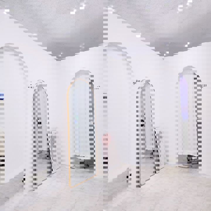 화이트톤 깨끗하고 넓은 샵 입니다^^ 매물의 7번째 사진