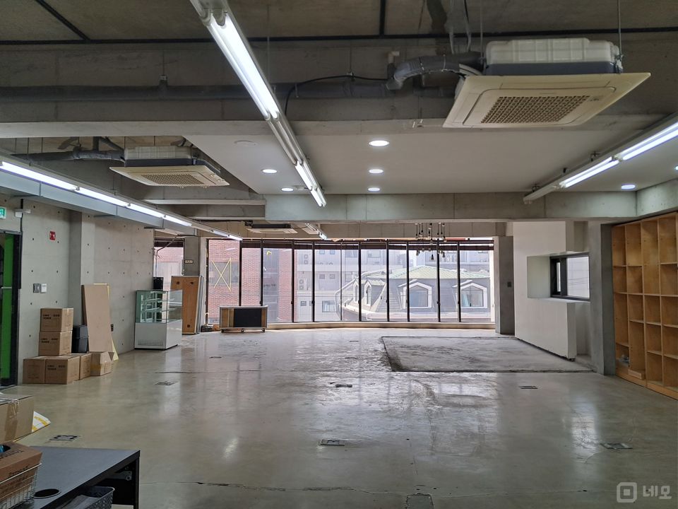 유동인구 많은 합정벚꽃길  홍대 레드로드 인근 무권리 상가 매물의 8번째 사진