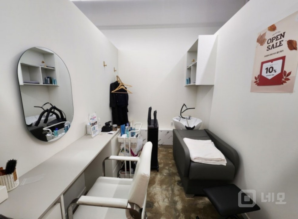 피부관리샵및  유사업종가능  예쁜 인테리어시설완비 매물의 2번째 사진