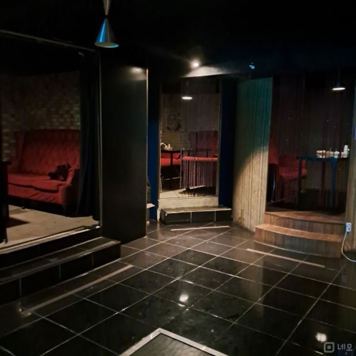 신림동, 녹두거리 젊은연령층 유동인구 많은 모던바 매물의 3번째 사진