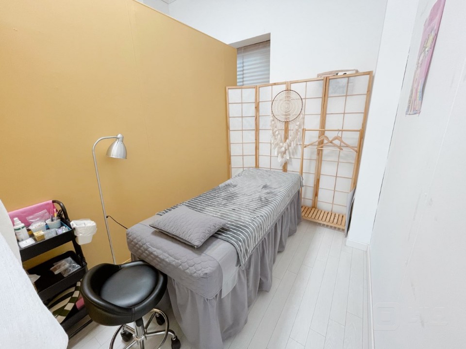 위치좋은 네일샵  시설비있어요  공영주차장마주함  노작 매물의 2번째 사진