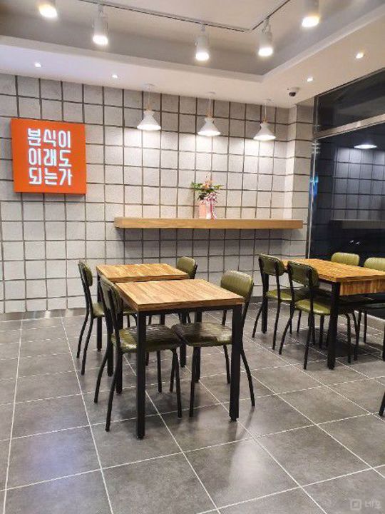 거제동 접근성과 배달 위치가 좋은 1층 음식점 매물의 1번째 사진