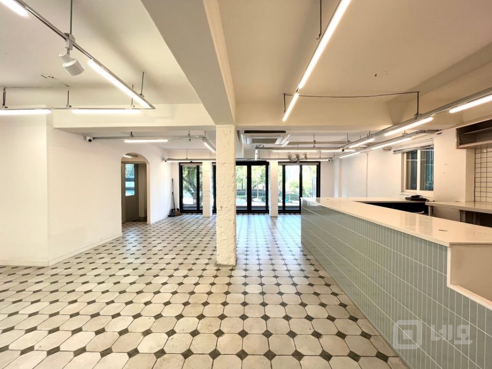 녹사평역 도보 3분, 초역세권, 인테리어-시설 완비된 공간, 테라스 매물의 1번째 사진