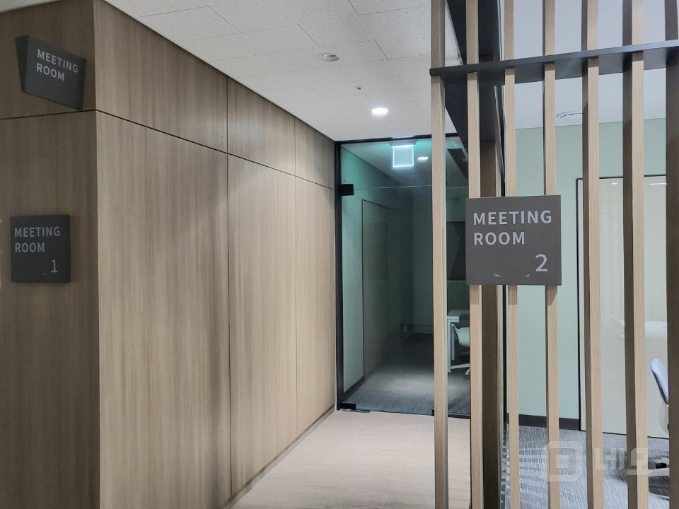 ⭐ 초역세권 사무실. 룸 2개 풀인테리어 . 코너호실 ⭐ 매물의 8번째 사진