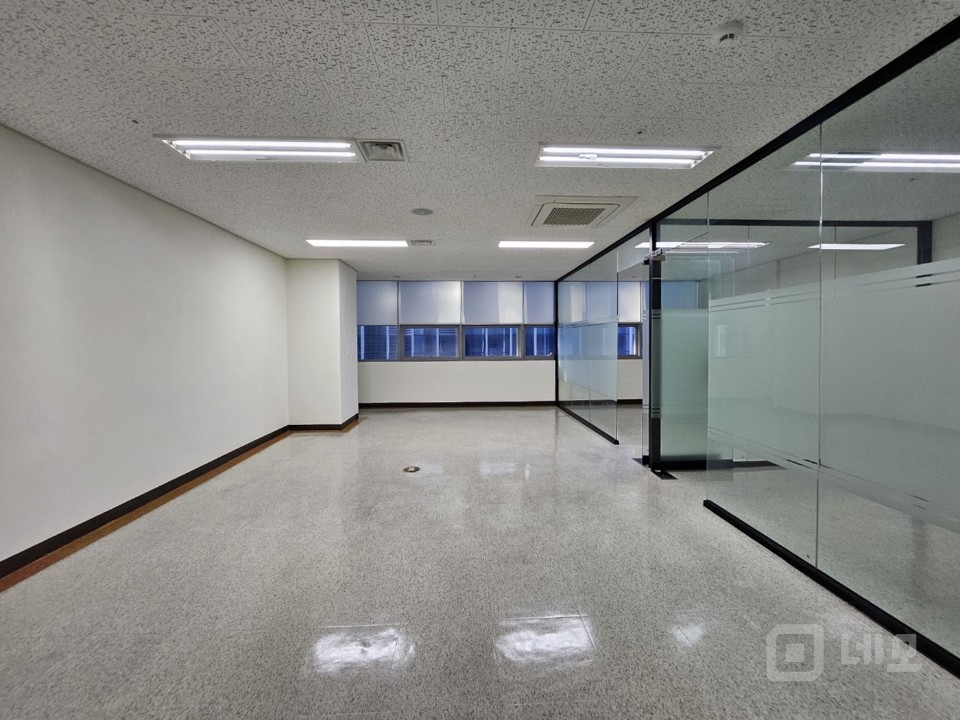 가산역 사무실 실23평 룸2개 탕비 즉시입주가능 매물의 1번째 사진