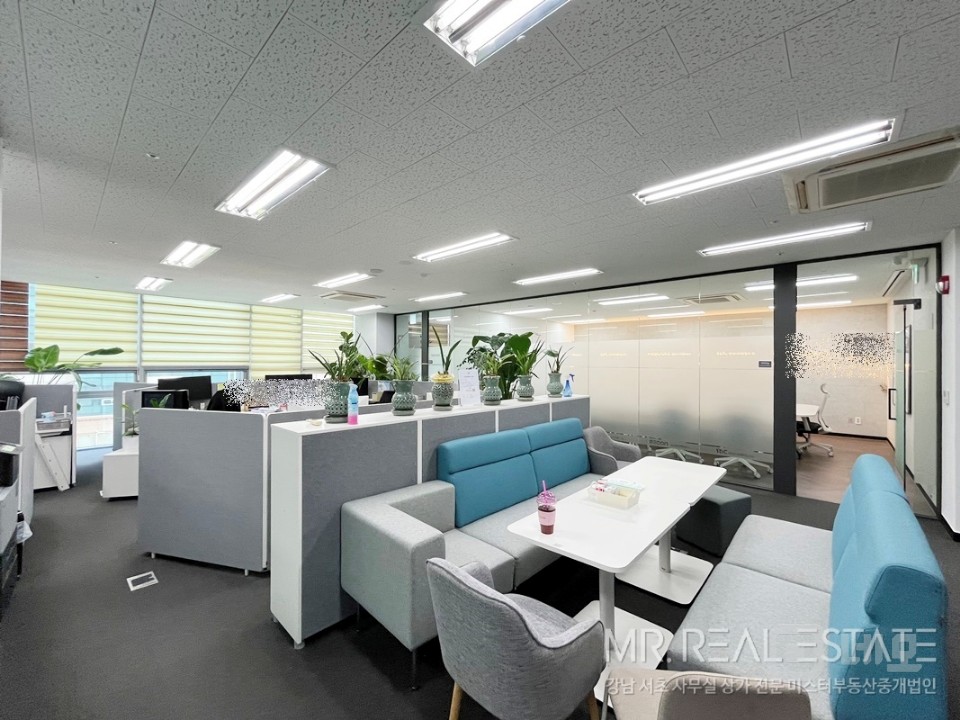 언주역1분 주차2대 완벽인테리어 대로변 단독층 통창 ACE 매물의 15번째 사진