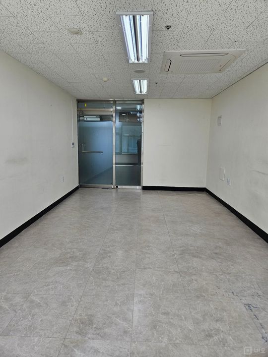 을지로3가 전철역1분 거리의 전망좋고 교통이 편리한 사무실 임대 매물의 8번째 사진