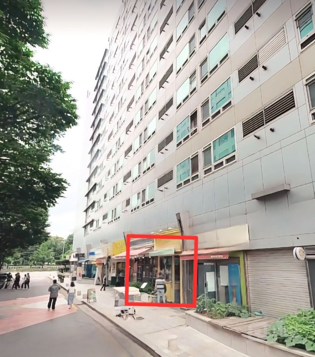 국회 맞은편 여의도 오피스 중심가 역세권 도로변 노출 상가 매물의 1번째 사진