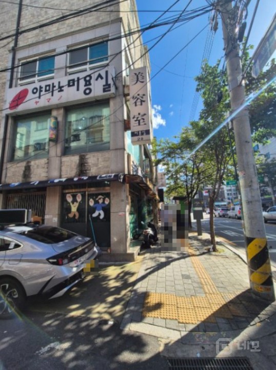 대로변 앞 마을버스 승강장 코너 건물 매물의 5번째 사진