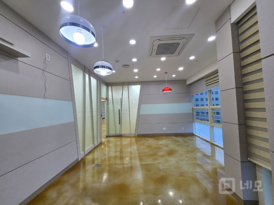 50평대 가산디지털단지역 초역세권 .즉시입주.인테리어 좋음 매물의 4번째 사진