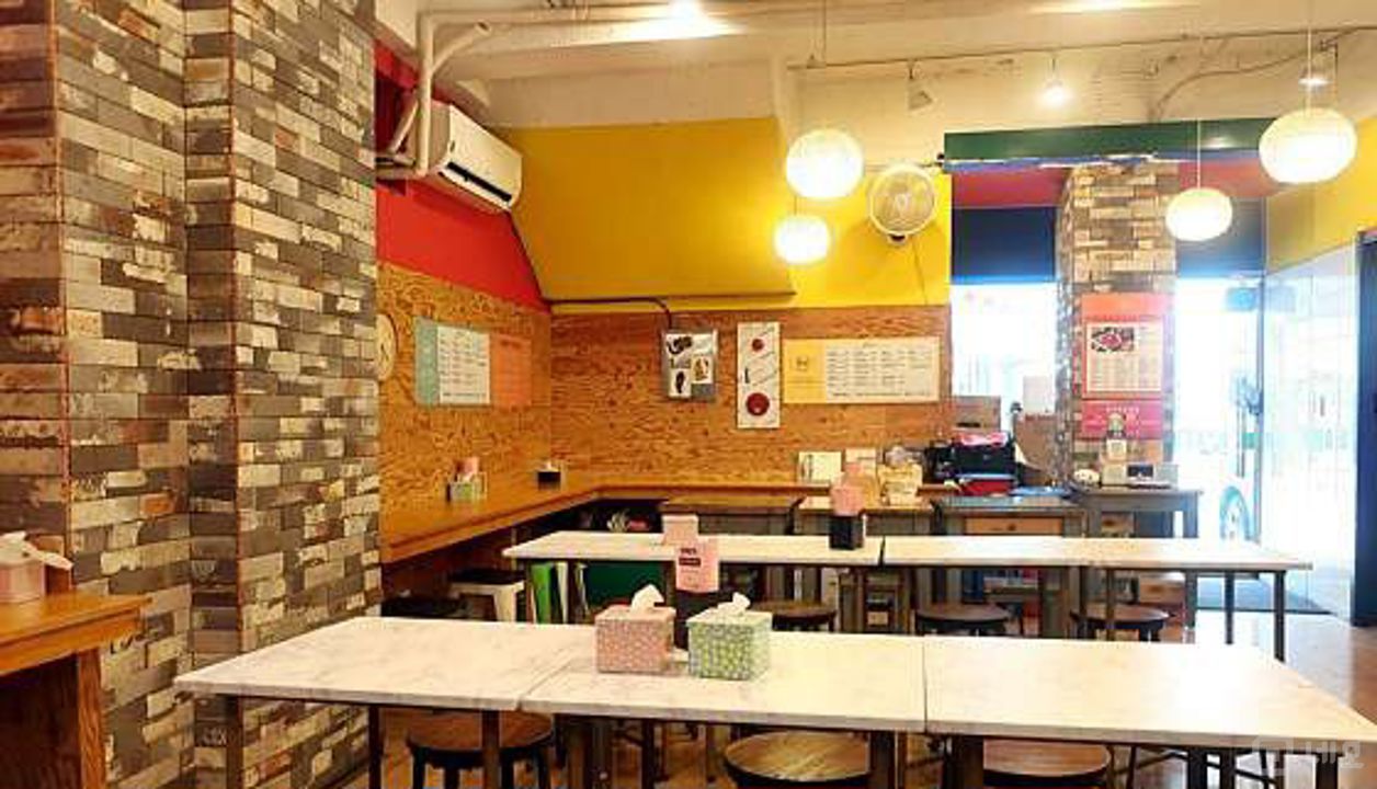 신사동 번화가에 위치한 상가 매물의 6번째 사진